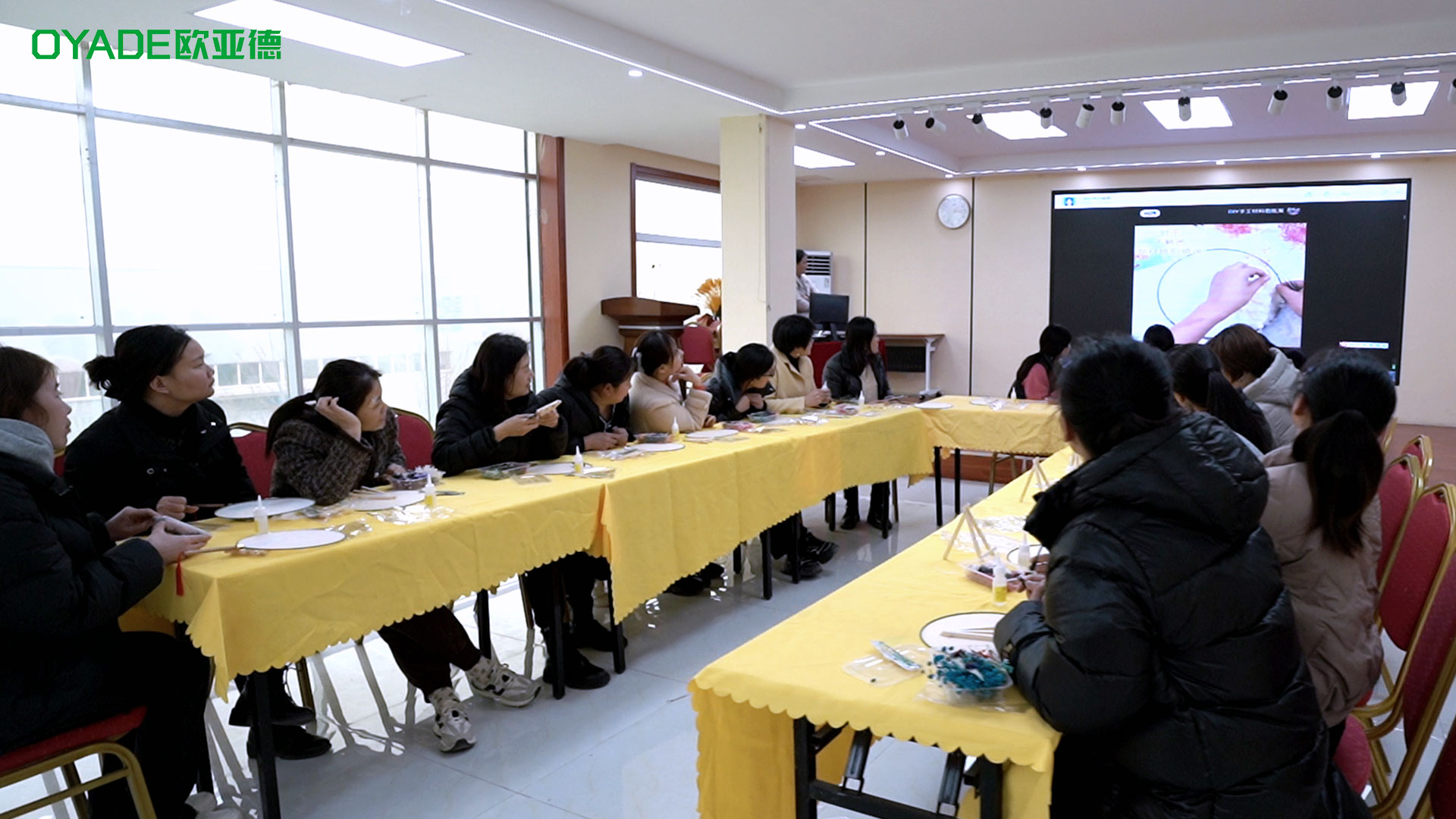 素手拈花，制扇至美 | 歐亞德3.8婦女節(jié)團(tuán)扇DIY活動(dòng)圓滿舉行！(圖2)